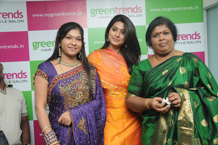 sneha sizzling new @ green trends launch unseen pics
